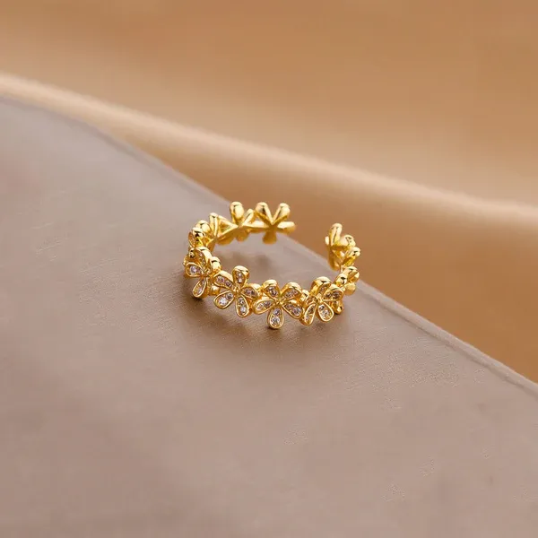 Zara Floral Eternity Ring | Stainless Steel | 18K Gold Plated | Anti Tarnish