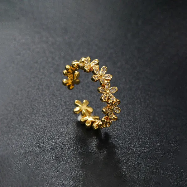Zara Floral Eternity Ring | Stainless Steel | 18K Gold Plated | Anti Tarnish