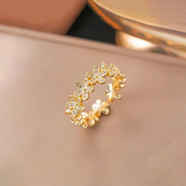 Zara Floral Eternity Ring | Stainless Steel | 18K Gold Plated | Anti Tarnish